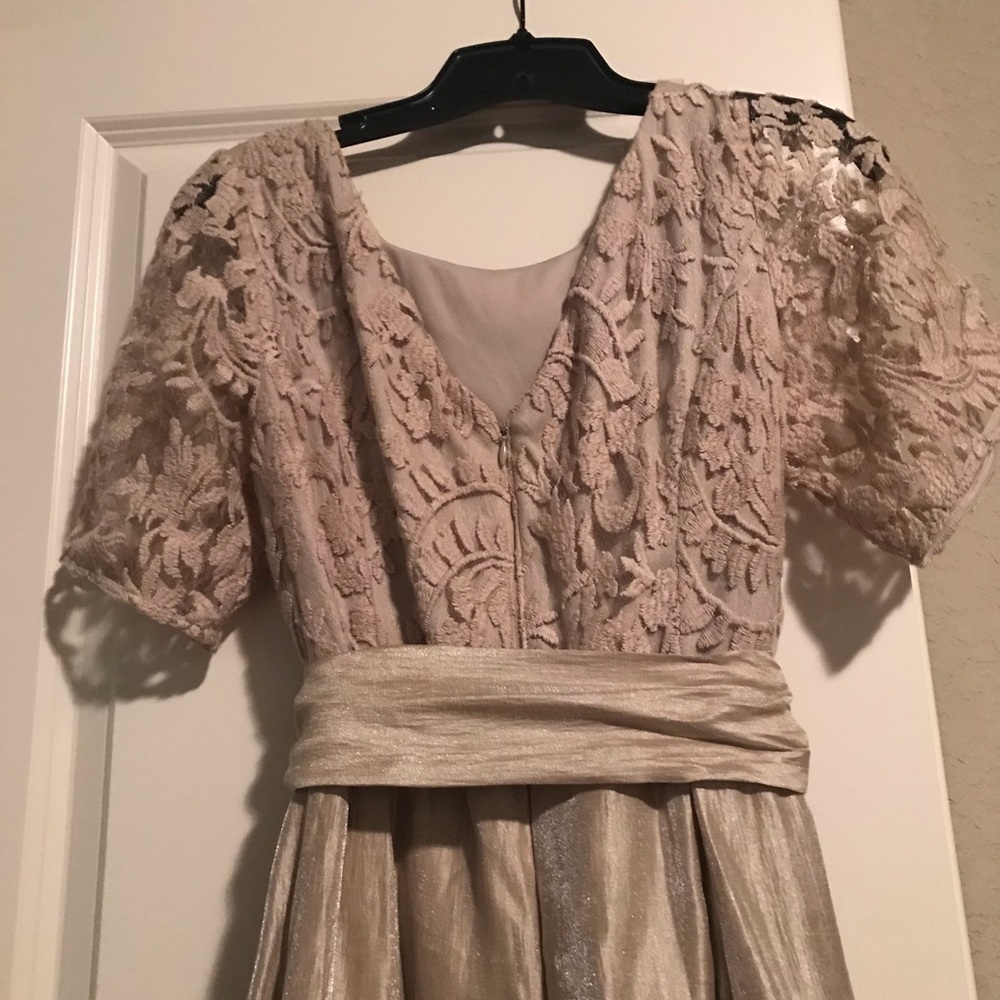 Evening Dress Adrianna Papell in gold color